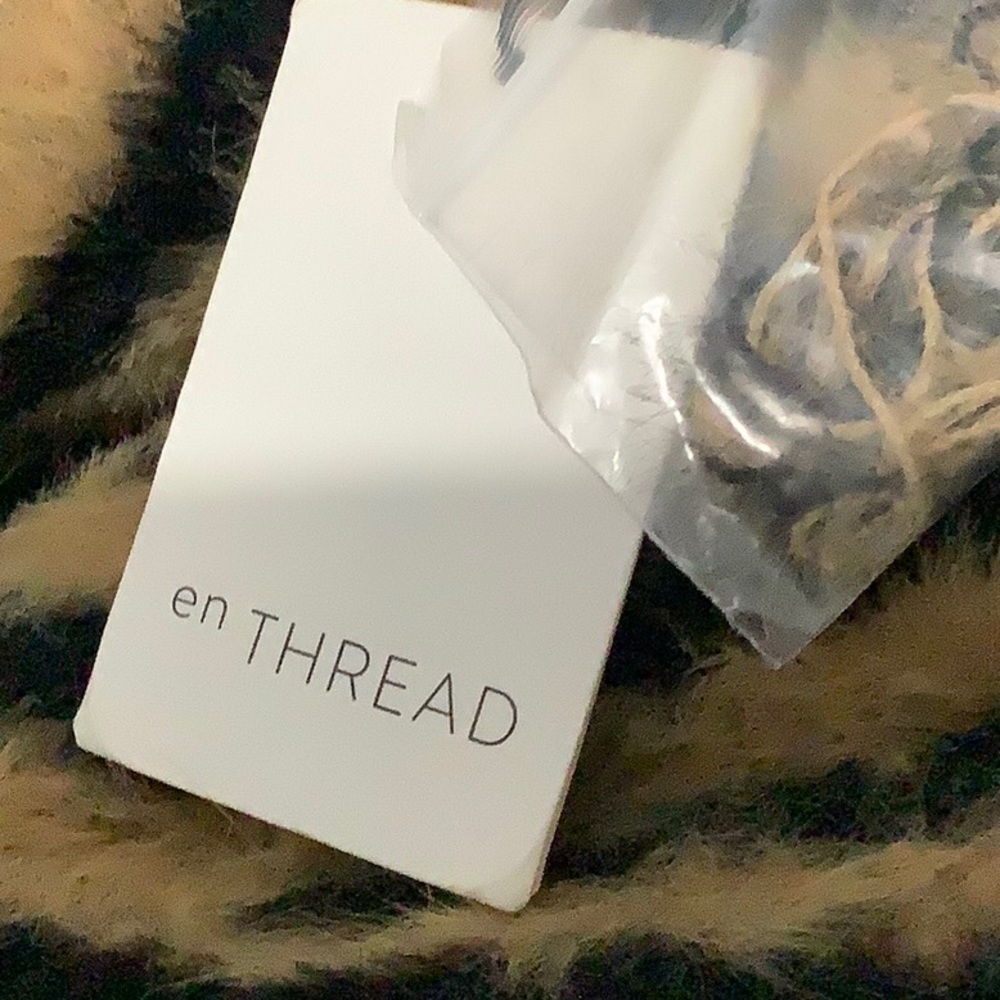 EN Thread Sweater - Picture 6 of 6
